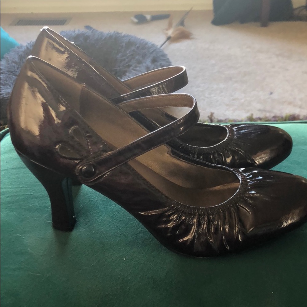 Shoes - Picture 3 of 5